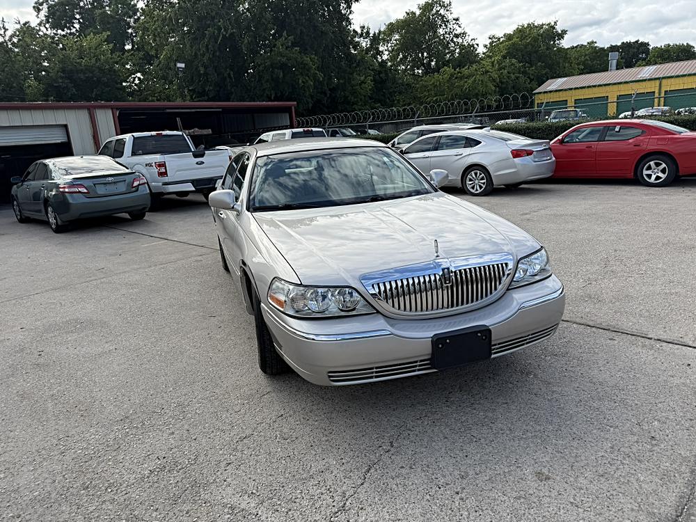 lincoln town car 2009 2LNHM82V39X630524 image lincoln town car 2009 2LNHM82V39X630524 image
